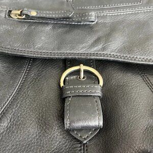 The Trend Made in Italy Italian Leather Crossbody Black Tan Compartments Zip